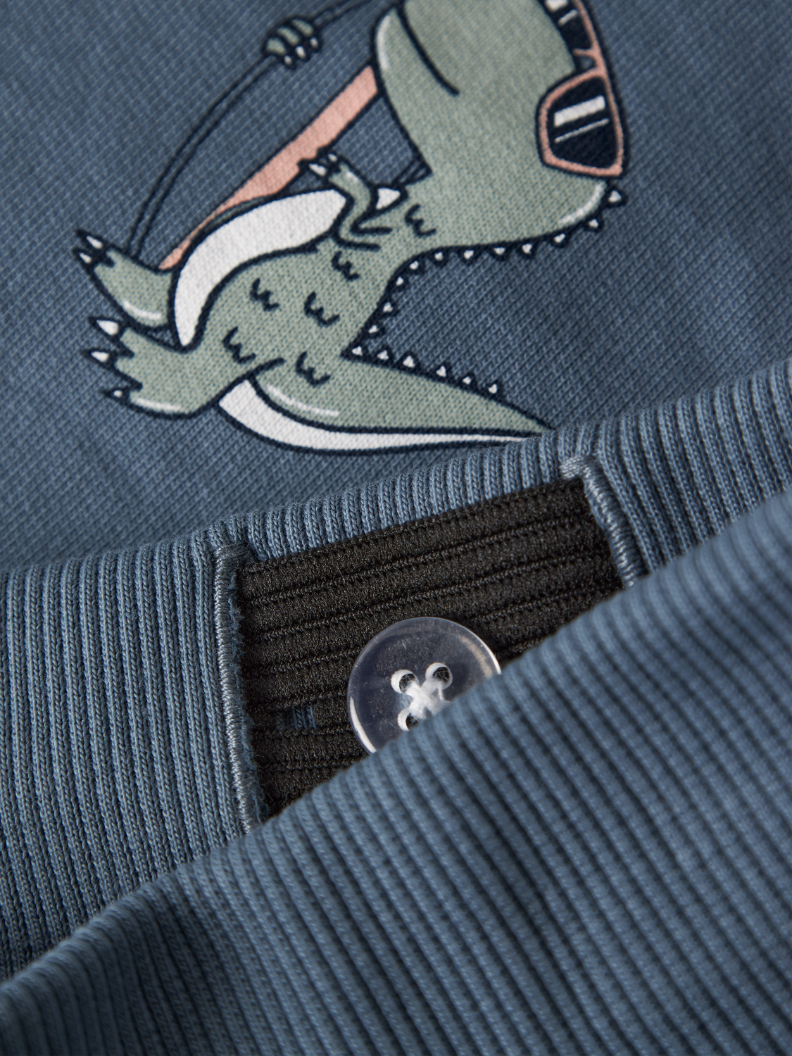 model_shot-front_full